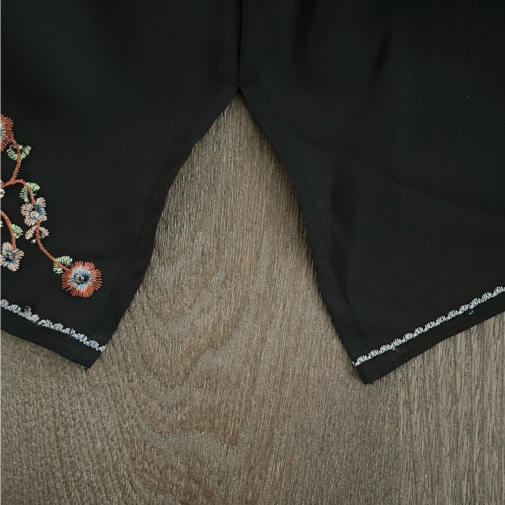 Dressbarn Black Blouse with Floral Embroidery & Ruffle Sleeve 14/16 - Picture 6 of 16